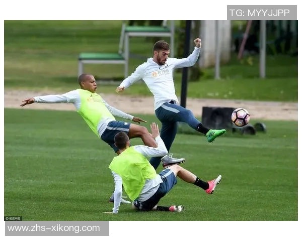 加斯佩里尼怒斥裁判遭红牌罚下球场边缘的激烈对抗引发争议